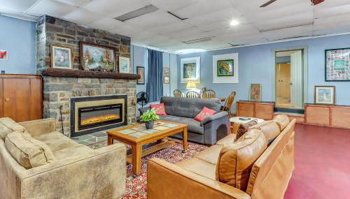 4 Mi to Mauch Chunk Lake Spacious Apt with Bar! - Foto 1