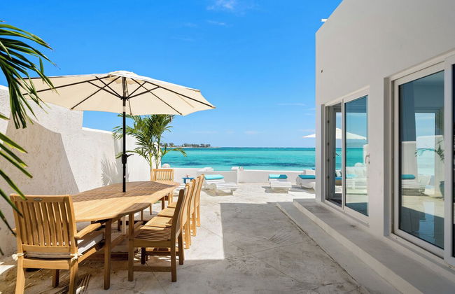 Modern, Stunning & Bright Central Beach Villa - Photo 12