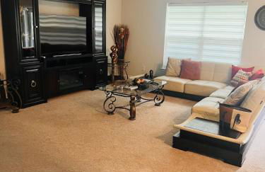 Modern 4BR Home with Wi-Fi & Garage Games - Foto 30