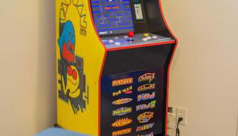 Bo's Big Green Charming Retreat Hot Tub Games - Foto 4, Game Room