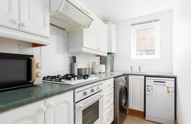 Magnificent 2 Bed Garden Flat in Oval - Foto 10
