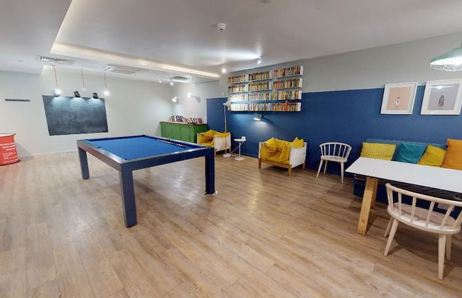 Student Only Studio with Kitchenette - Foto 13