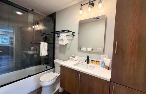 F32 Modern Golf Course Home with Mountain Views - Foto 22