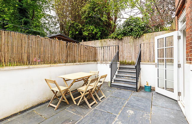 Charming and Modernised Edwardian Flat - Photo 20