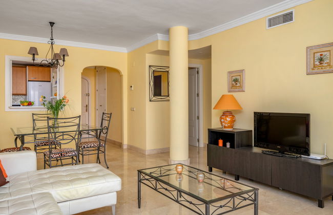 2 bedroom Apartment in Marbella with swimming pool and garden - Photo 6