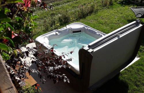 A4 km de Megève très joli studio avec jacuzzi ,vue sur les montagnes au calme - Foto 37