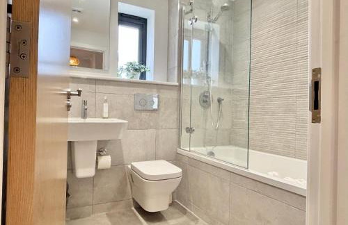 Kerensa 3 bed townhouse located close to the beach with Parking - Photo 11