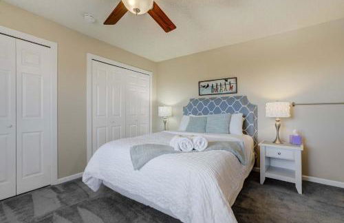 Deep Blue Spacious Escape w Hot Tub & Playground - Foto 40