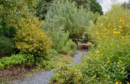 Tucked Away - Photo 9