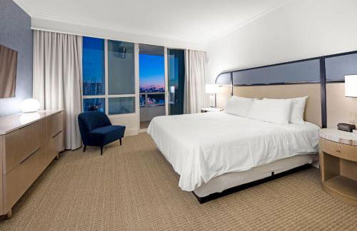 Fontainebleau Hotel Ocean View Fits 6! 1 BED/2 BA - Photo 3