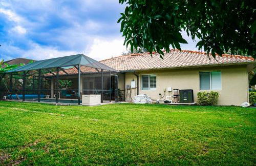 Modern Luxury Retreat in Naples - Photo 27