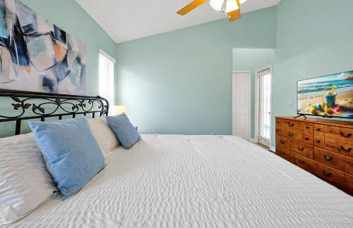 5BR Cottage w Pool & Hot Tub Near Disney - Foto 48
