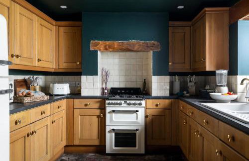 Chipping Campden Shabby Chic on Famous High Street - Photo 13