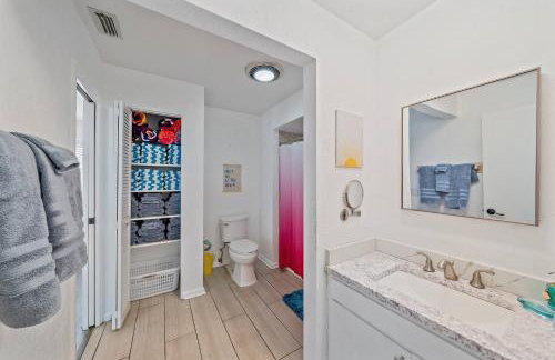 Poolside Paradise: Game room, Pickle ball & Pool - Foto 52