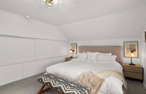 Downtown location Near the Beach Dog Friendly - Photo 10