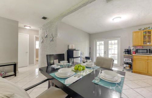 Fenced-In Yard Home 3 Mi to Hard Rock Stadium! - Photo 5