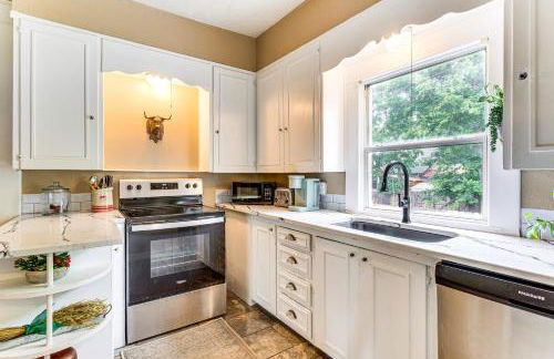 Walk to Downtown Historic Guthrie Home on Mansur - Photo 10