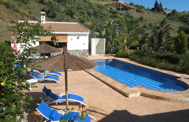 Independent Villa With Private Pool on an Estate in Sayalonga Costa del Sol - Photo 19