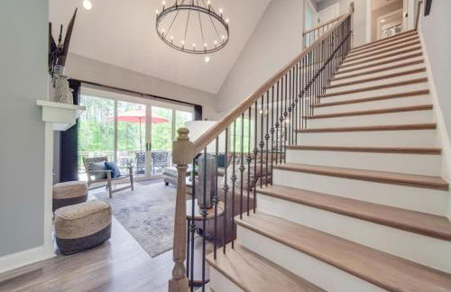 5BR Farmhouse Lake Retreat Pool Hot Tub Theater - Foto 64