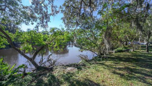 Reel relaxing across from River in Huge 24 foot Swim Spa - Foto 4