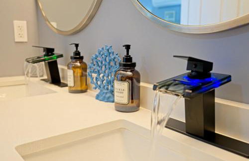 Luxe Coastal Retreat with Hot Tub & Spring Fires - Foto 53