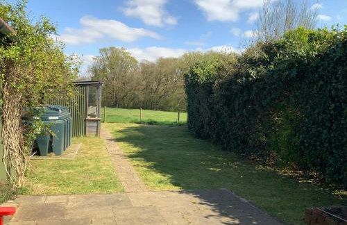 Country cottage overlooking fields with garden room - Foto 43