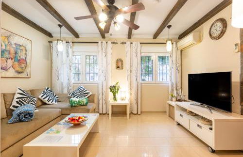 MCGOMEZ HOUSE - Photo 3