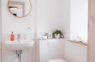 Gehobenes Ambiente in historischer Wohnung - Photo 15