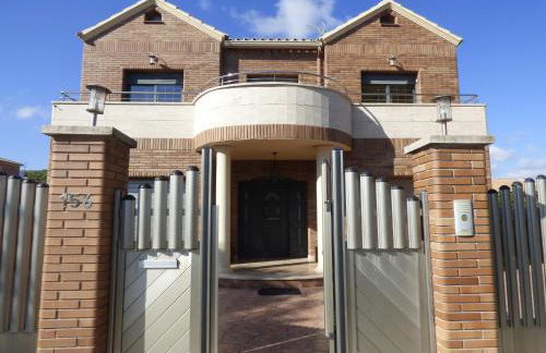 Chalet moderno con PISCINA en Calafell - Foto 1