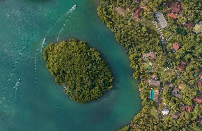 Lovely Lakeside Villa With Large Pool Poolside Dining - Foto 26