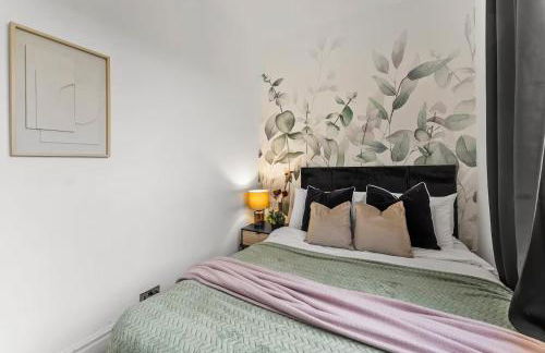 Perfect Booking 4 Bed Home in Cheltenham - Photo 22