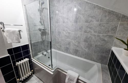 *F1*5GH* Setup for your most relaxed & amazing stay + Free Parking + Free Fast WiFi * - Foto 64