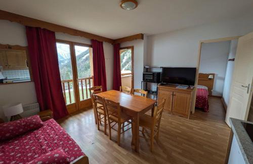 Appartement 3 pieces 6 personnes, 2 chambres, wifi fibre gratuit, piscine l'été et au pied des pistes l'hiver - Foto 5