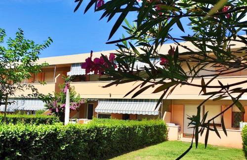 IssTravel, Holiday Homes in Marina di Bibbona from 400 to 900 meters from the sea, apartments 6 beds with private outdoor area - Foto 5