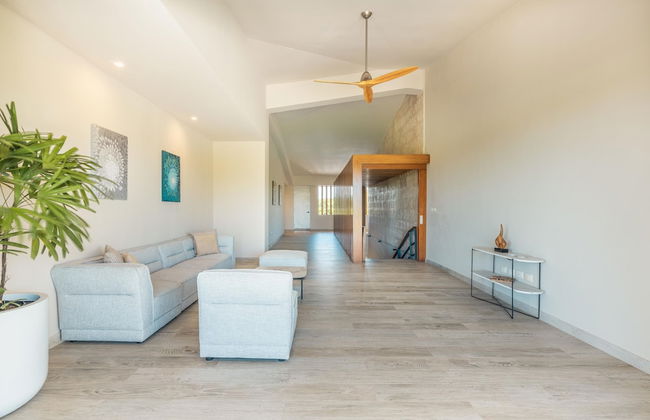 Spacious Villa w Pool Garden Views - Photo 12