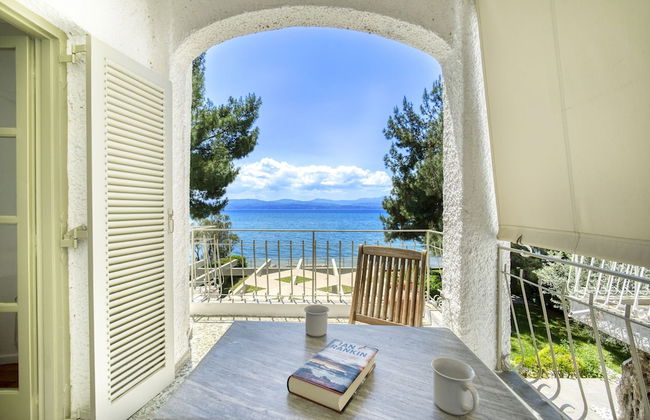 Salt Stone Beach Front Retreat by Estia - Foto 12