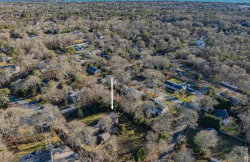 Cozy Cape Retreat with Fenced Yard Fire Pit - Foto 45