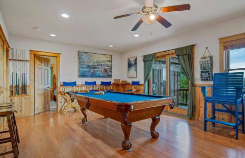 4BR Cabin with Ski Resort, Mtn Views & Hot Tub - Foto 92