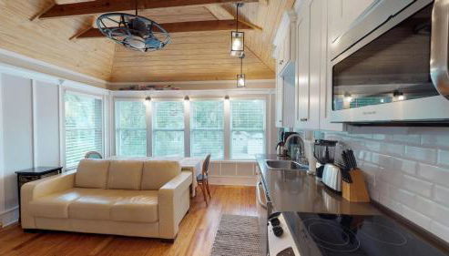 Renovated Romantic Guesthouse Historic Downtown Easy Half Mile Stroll - Beach only 3 Miles! - Foto 2