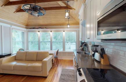 Renovated Romantic Guesthouse Historic Downtown Easy Half Mile Stroll - Beach only 3 Miles! - Foto 2