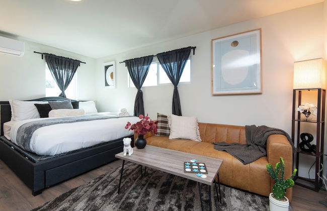 Stunning Studio Near DTLA - Photo 8