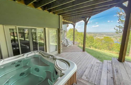 Luxury Stunning Mountaintop Home with Hot Tub and Lake Views - Foto 34