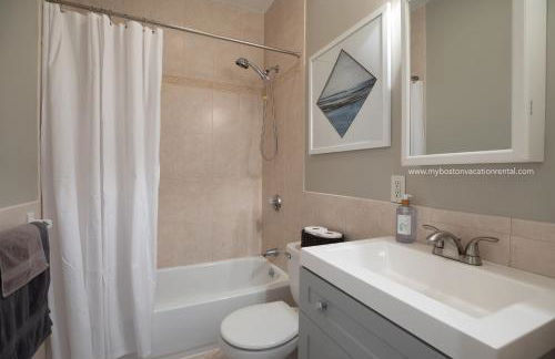 Sunny convenient home w/ private patio! Easy walk to everything! - Foto 9