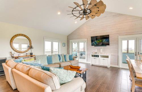 Canal-Front Coastal Getaway in Gilchrist with Deck - Foto 6