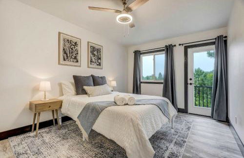 Oak Hills Estate Luxe Forest Escape Near USAFA - Foto 44