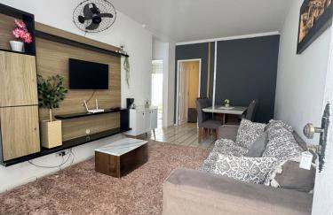 Casa de bairro tranquilo 1 a 10 pessoas com ótima localização e vigia de rua - Foto 1