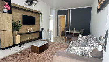 Casa de bairro tranquilo 1 a 10 pessoas com ótima localização e vigia de rua - Foto 1