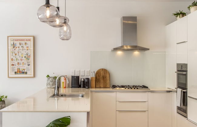 Executive State-Of-The-Art Home - Spa - Photo 18