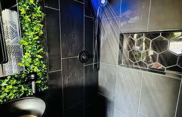 The Greenhouse Effect - Foto 14