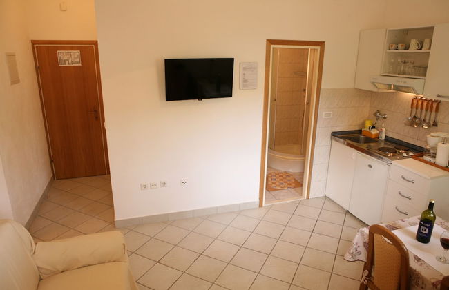 Sea front stone house - Photo 52